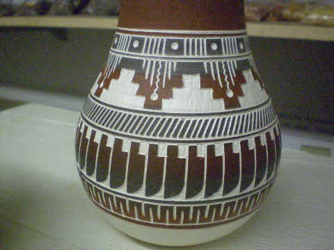 Mexican pot, hand-etched, of native-style motif, a