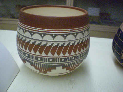 Wide-mouthed Mexican pot, hand-etched, of blades-a