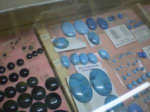 Cabochons of black	onyx, various forms of turquois